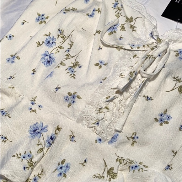 Forever 21 flowered cropped tank top - Picture 2 of 4